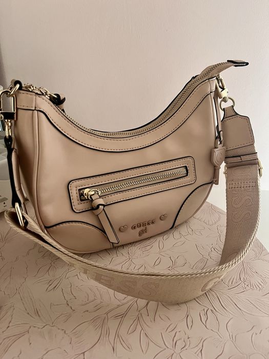 Дамска чантичка guess