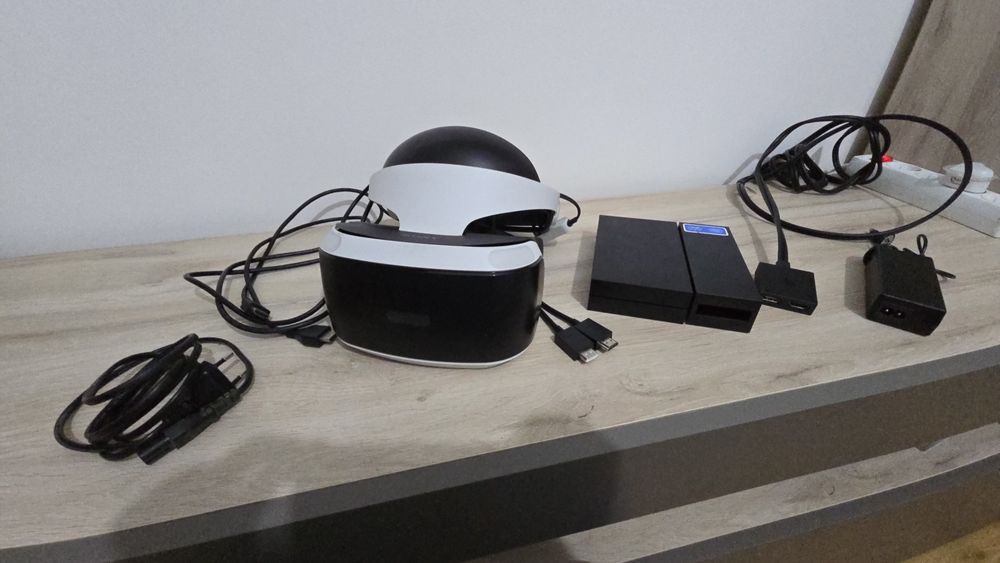 Vând PlayStation VR (PSVR)