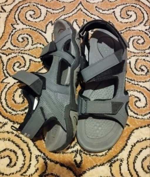 Продаю мужские сандалеты