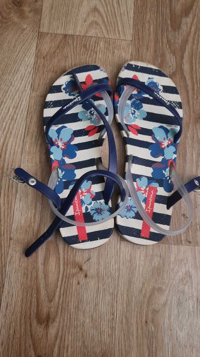 Детски обувки с подарък сандали Ипанема