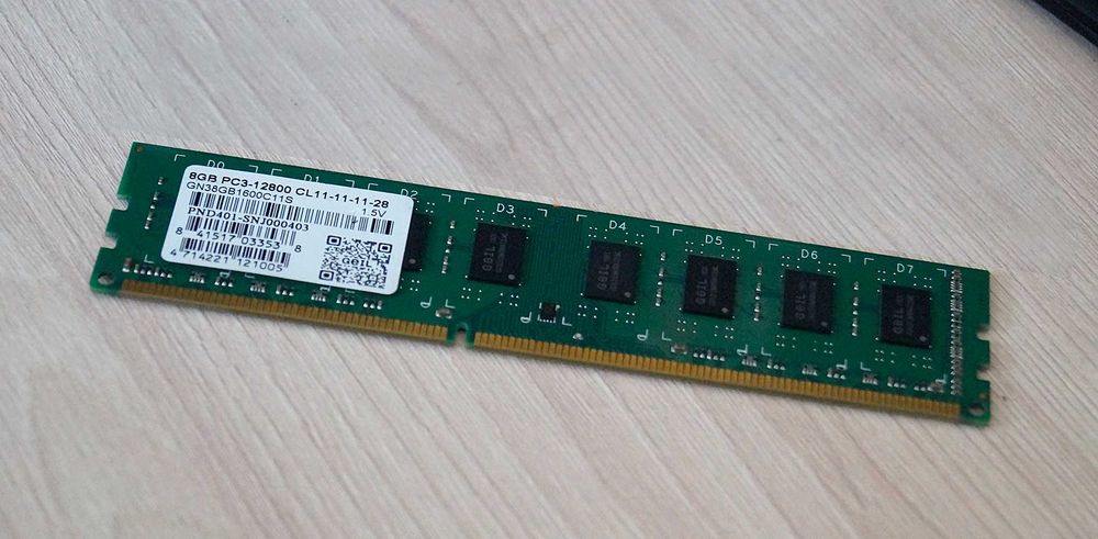 Оперативная память DDR 3  8Gb 1600Mhz