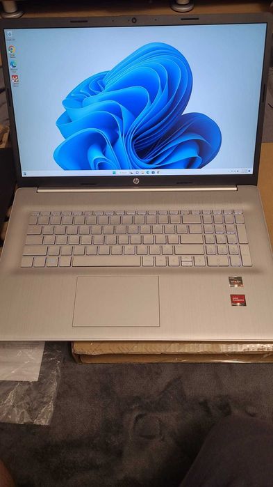 Laptop HP 17-cp0xxx - Ryzen 3 5300u, 8 GB RAM , 512 ssd , w11 , display 17.3 -nou