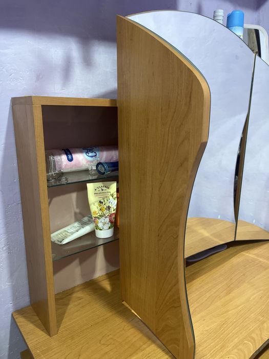 туалетный столик с зеркалом