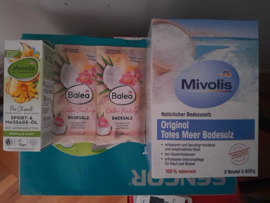 Нова масажна вана за крака с соли към нея