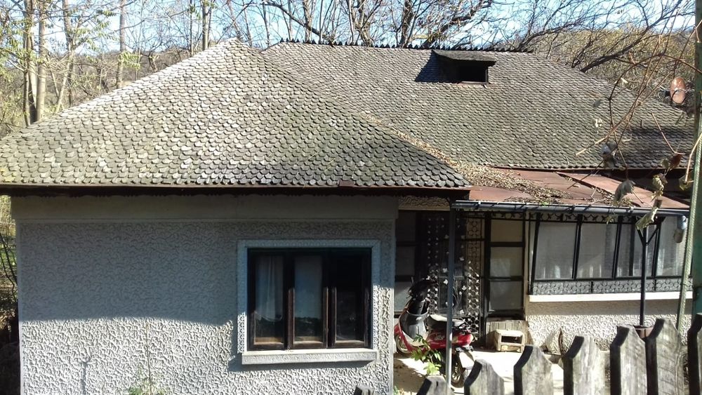 Vand casa batranessca cu teren 1000mp