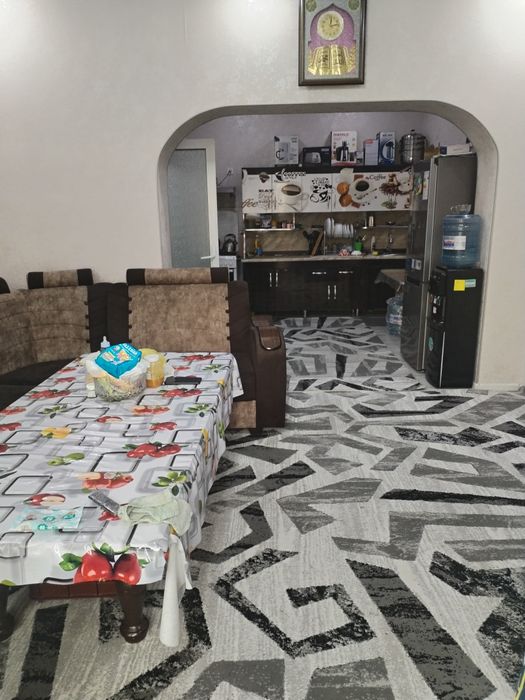 Hovli sotiladi srochna