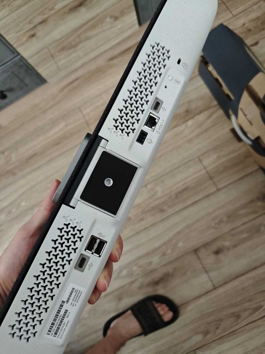 Vand Poly studio V12 noua