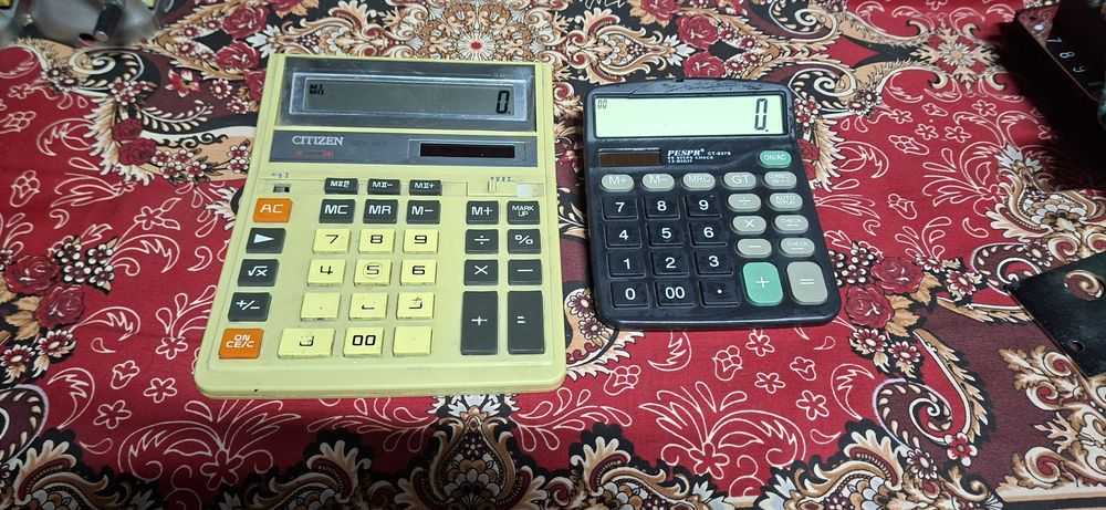 Канстовары, калькуляторы, точилки [СССР],этажерка для бумаг.