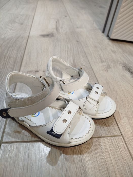 Продам сандали на девочку