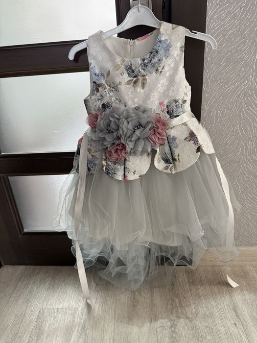 Платье нарядное ддя девочки
