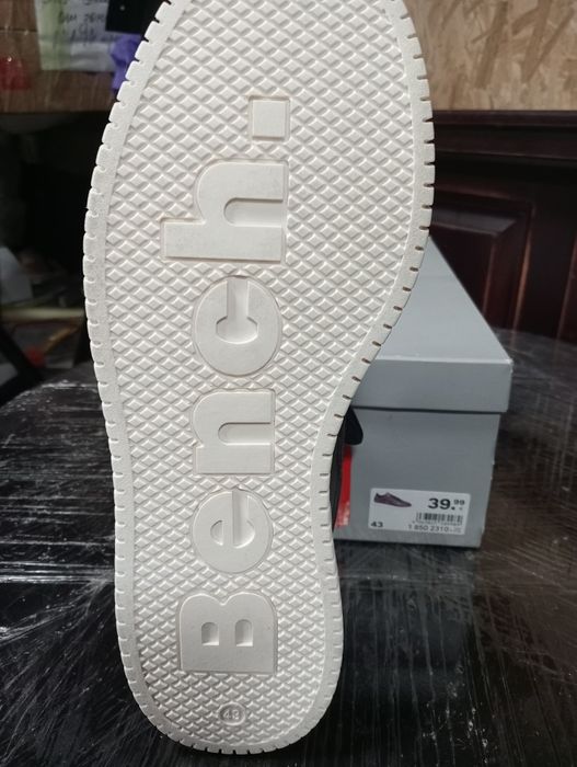 Продам новый кроссовки