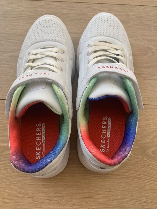 Adidasi skecers albi fete,nr 35 state perfecta interiorul masoara 21cm