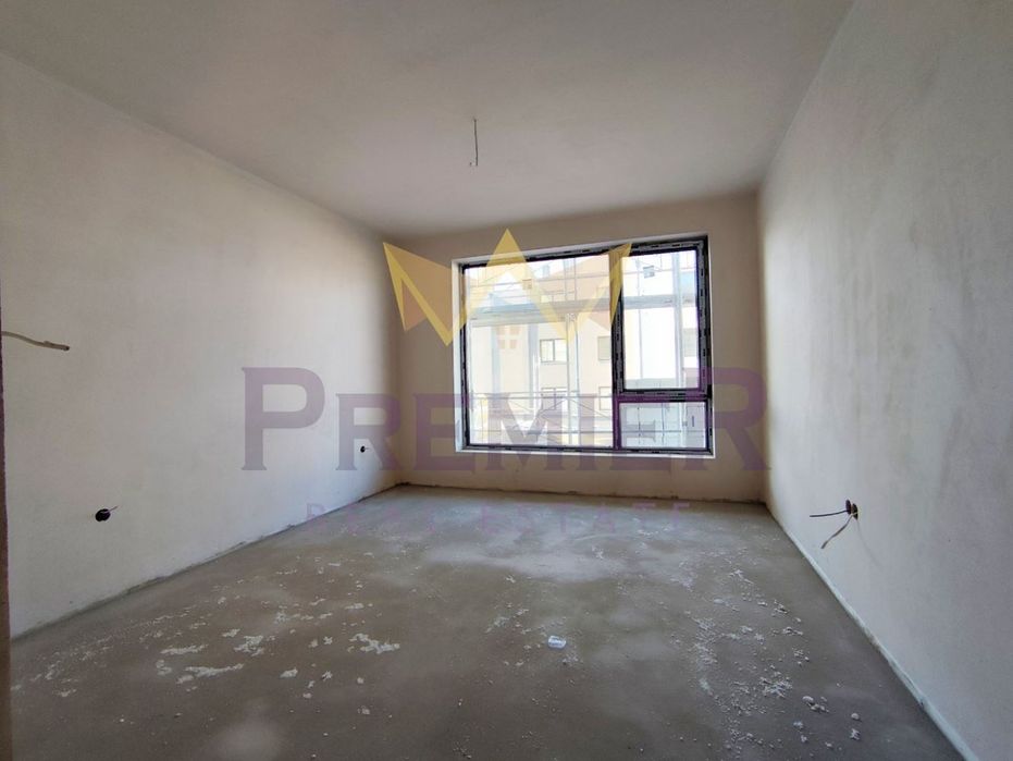 Продава се Тристаен апартамент в Варна, Възраждане 1 - 90 кв.м за 1889 €/кв.м - Снимка #1