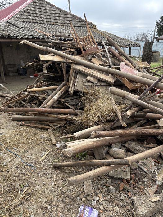 Lemne de foc provenite din demolari com Merei Buzau