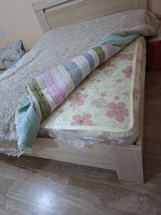 Двухспальная кровать