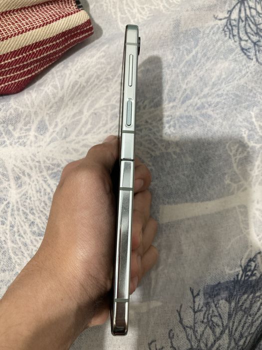 Samsung z flip 5 за части
