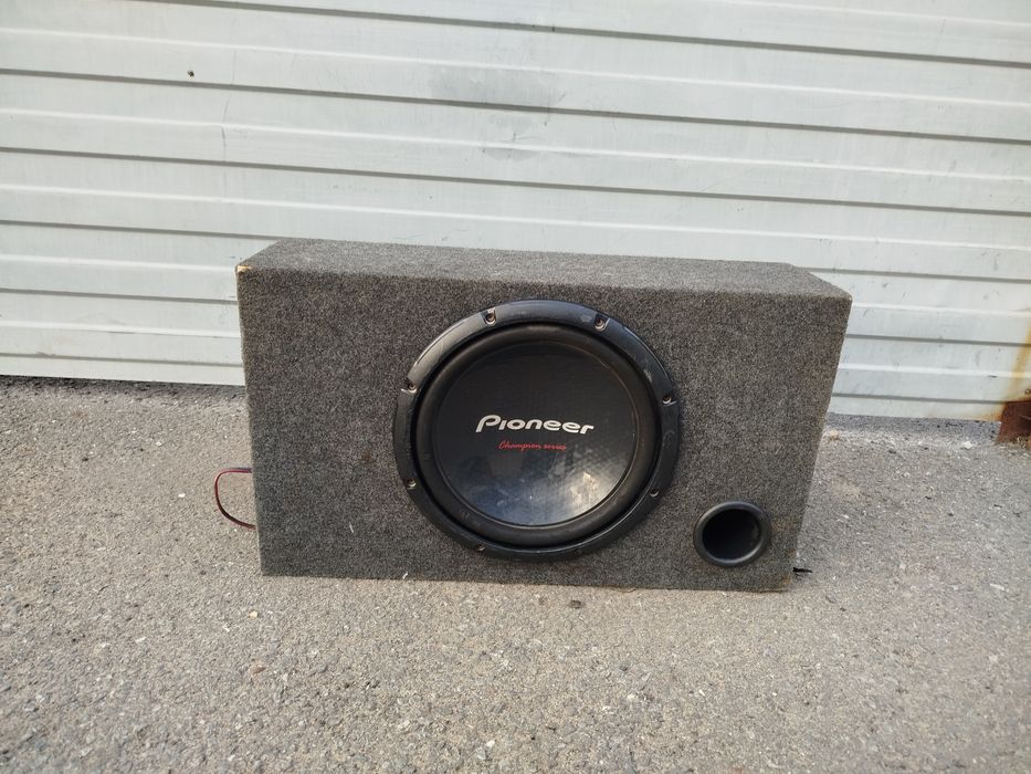 Сабвуфер. В рабочем состоянии.