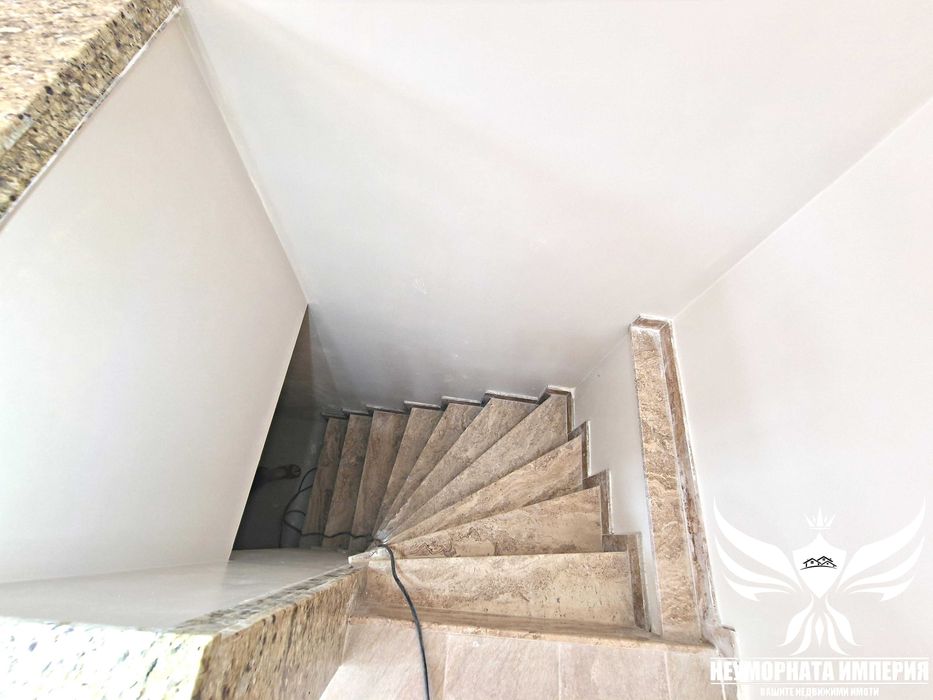 Под наем помещение, ателие, магазин, офис, склад 60кв.м. гр.Асеновград