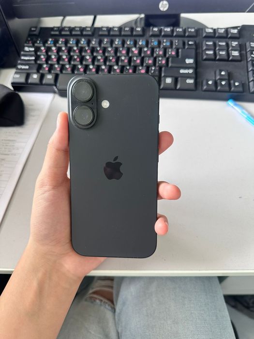 iPhone 16, черный