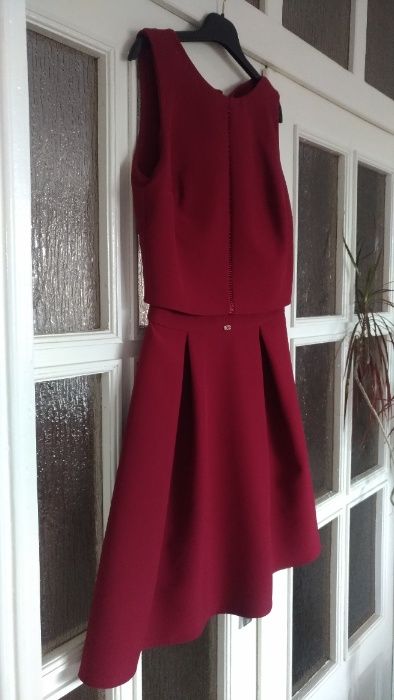 Рокля с интересен гръб