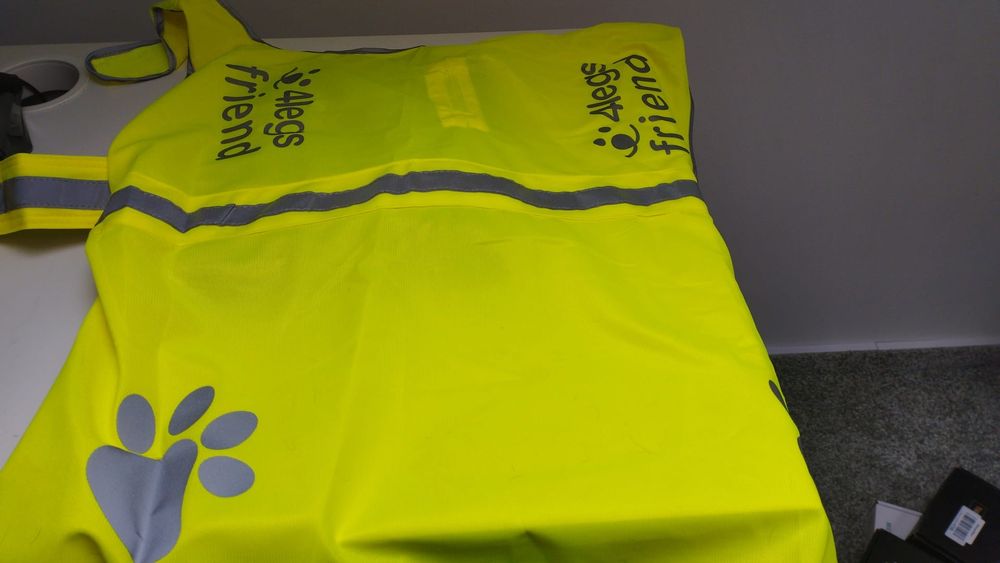 Veste reflectorizante si hamuri pentru catei