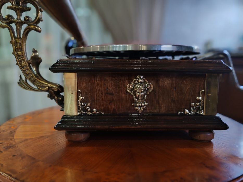 Продам грамофон His Master's voice