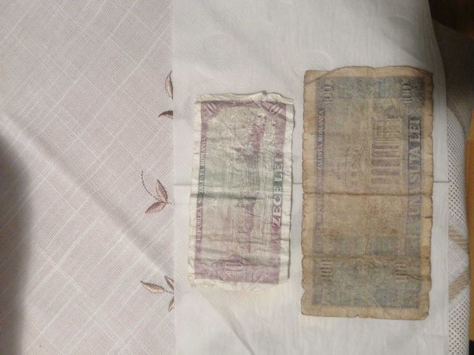 Bancnote de 100 de lei din 1966 și de 10 lei din același an.