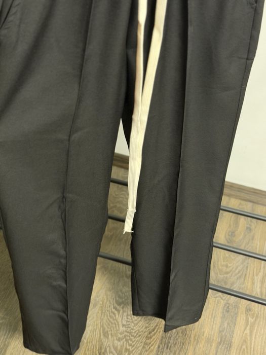 Pantaloni cu snururi Baggy