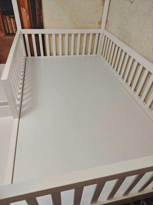 Pat supraetajat din lemn masiv. Stare perfectă. Dimensiuni 120*200. Are 2 sertare mari de depozitare. Preț negociabil. Ridicare disponibilă.