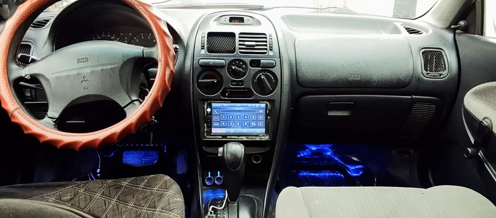 Mitsubishi Carisma 1996 года