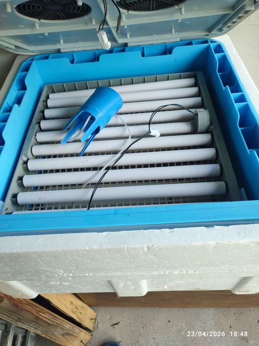 Vand incubator 128 oua