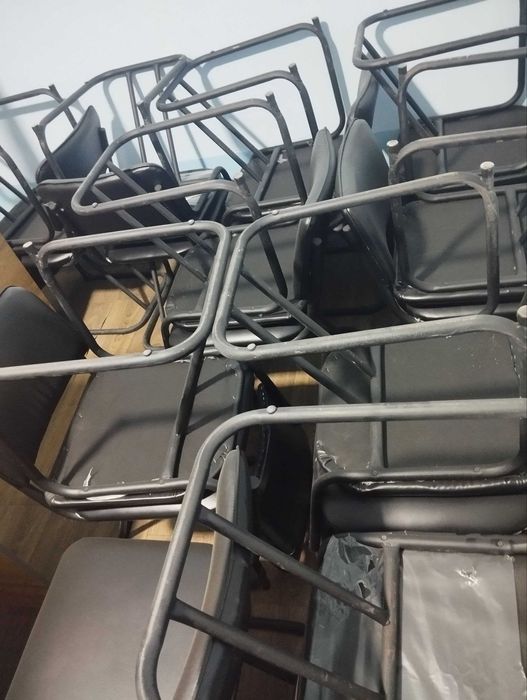 O`quv markaz uchun parta va stullar