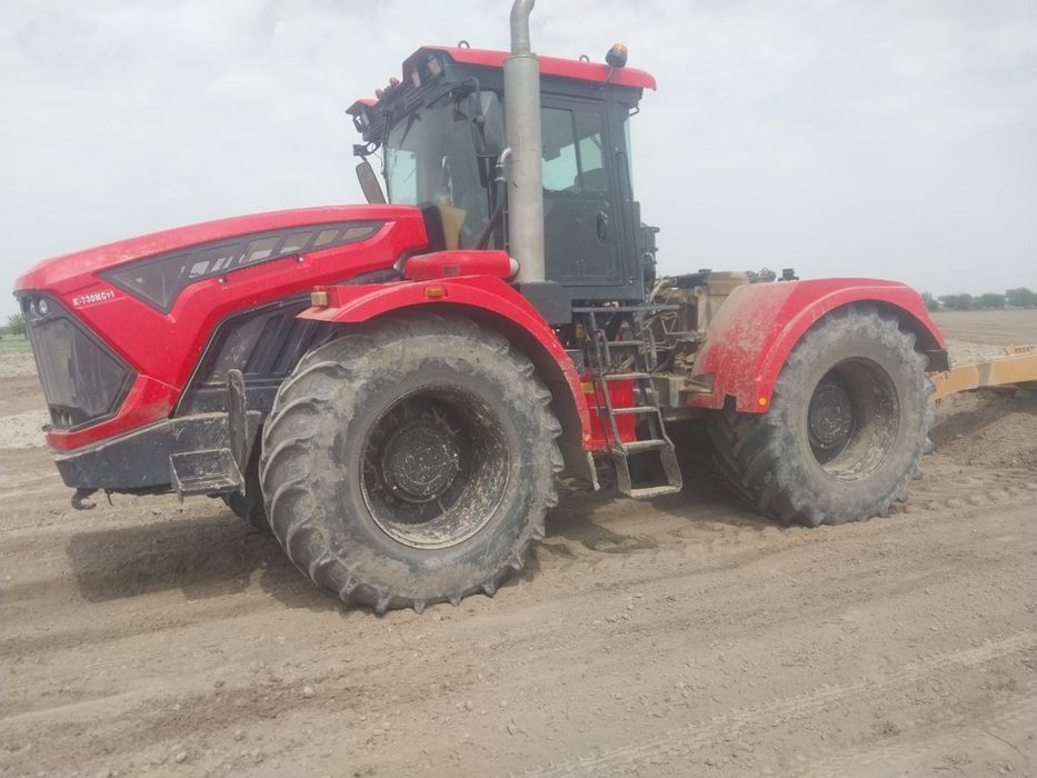Трактор Кировец K-730М.