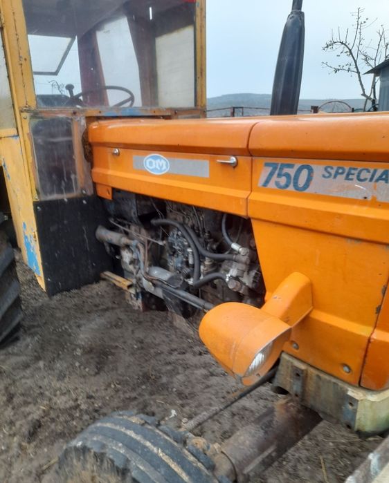 Tractor fiat+plug+freza