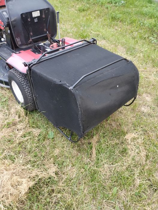 Tractoras tuns iarba MTD