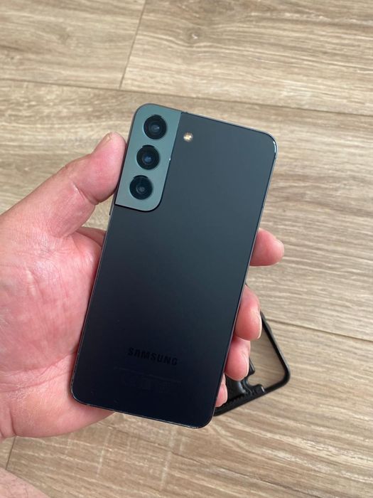 Продам Samsung S22  5G
