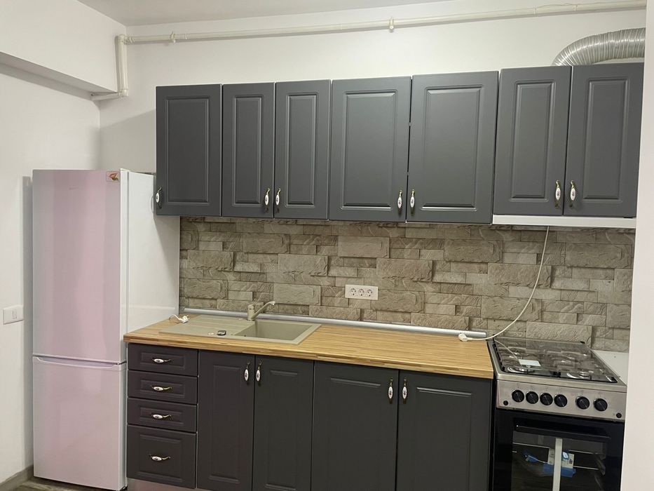 Apartament de inchiriere | bloc nou | central | loc de parcare propriu