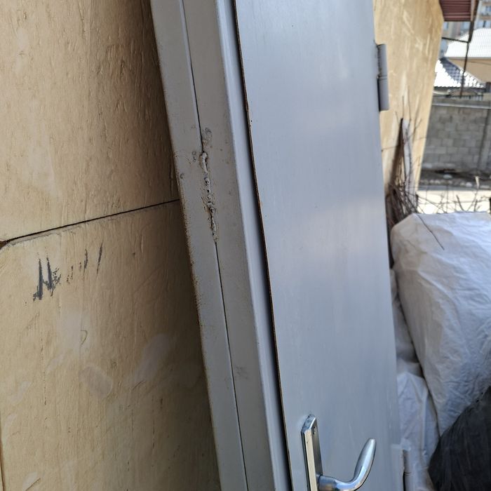 Продам железную дверь