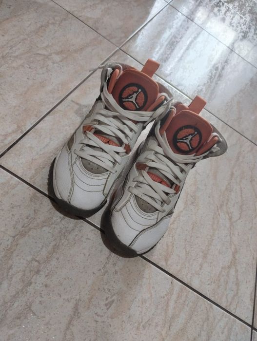 Adidasi jordan impecabili