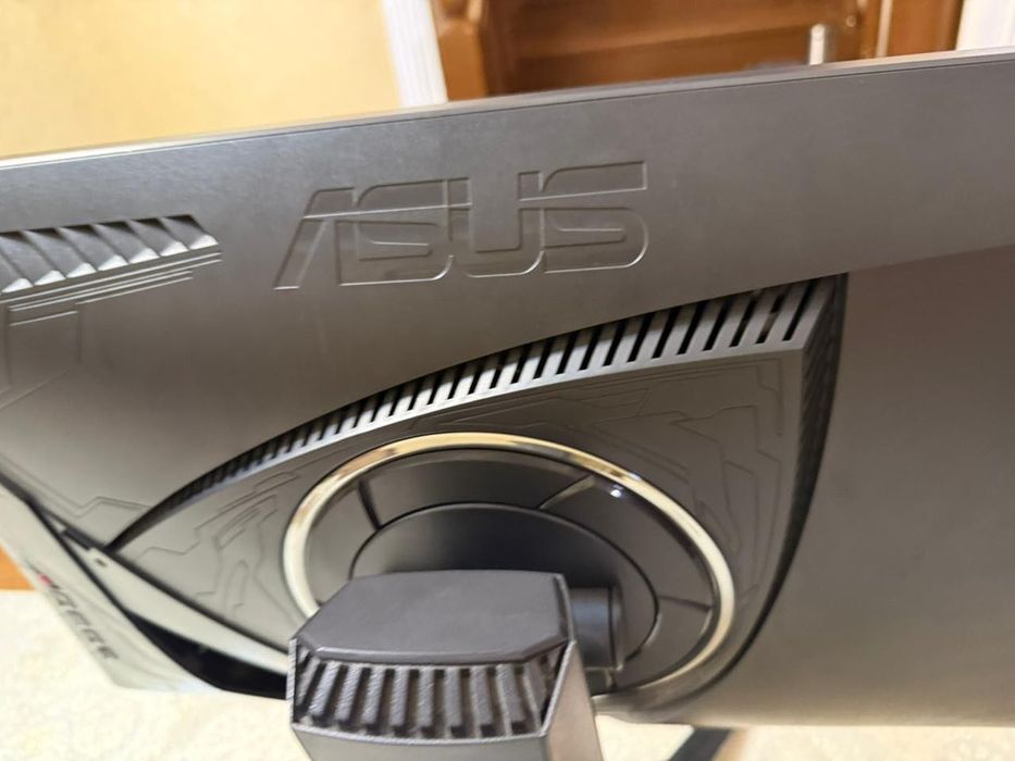 Asus rog strix 240