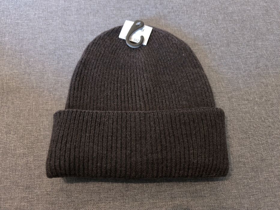 Дамска зимна шапка НОВА