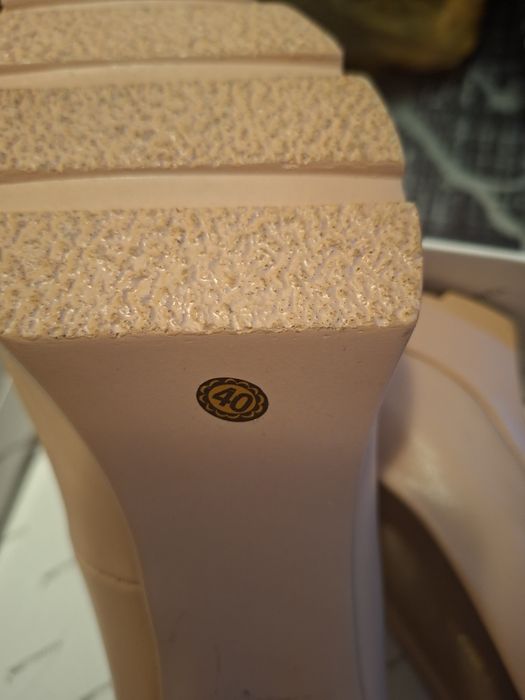 Продам женский туфли