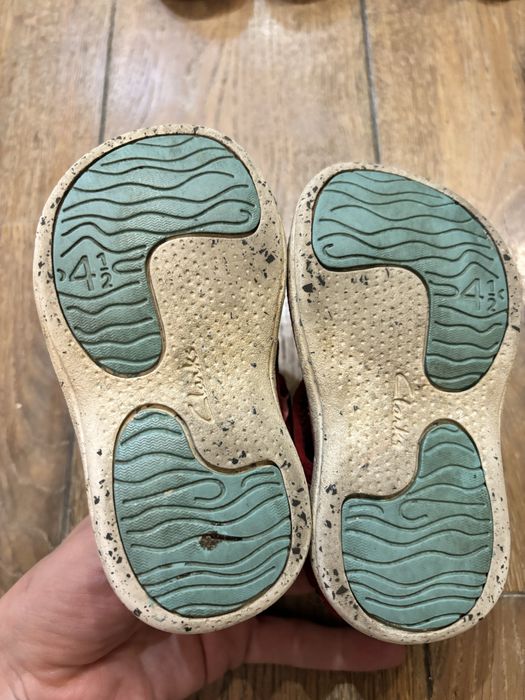 Продам сандали Clarks размер 20.5