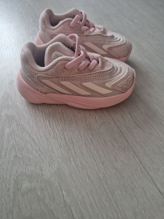 маратонки adidas 20 р-р