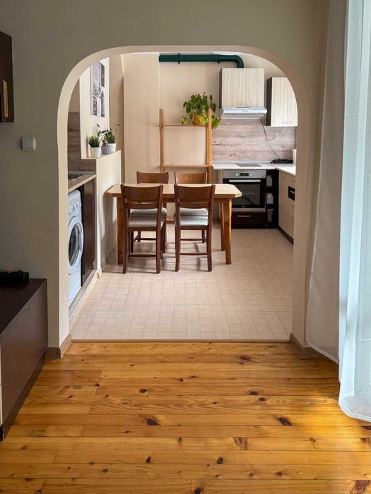 Двустаен имот в кв.Света Троица