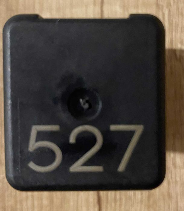 Releu VAG bujii 527 cod 04L907282B