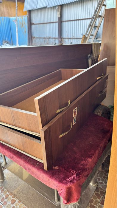 продам спальный шкаф