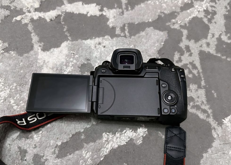 Aparat mirrorless Canon EOS R