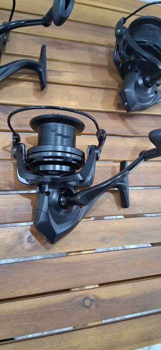 Новa Макарa  14000 Black edition NGK

Метална шпула

Метална дръжка