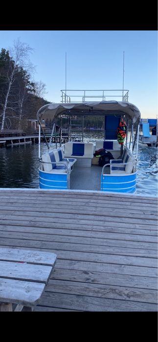 Прогулочный катер